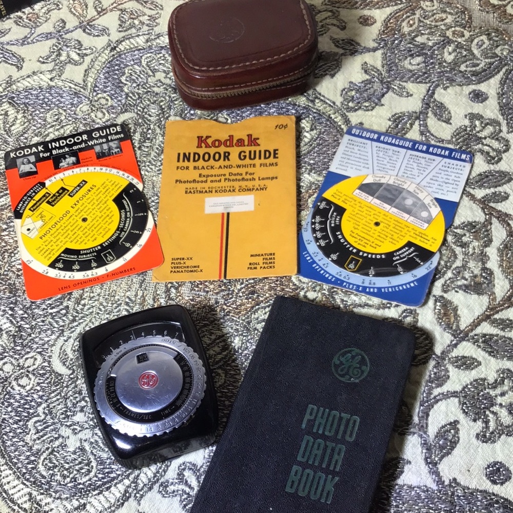 🔥Vintage GE light meter w/case photo data book Kodak indoor & outdoor guides 40s